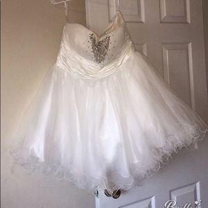 White strapless short dress
